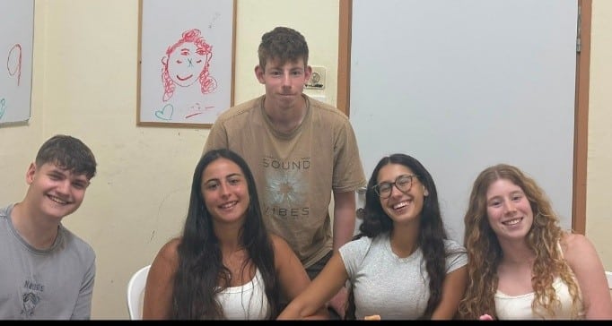 תמונה של נערים
